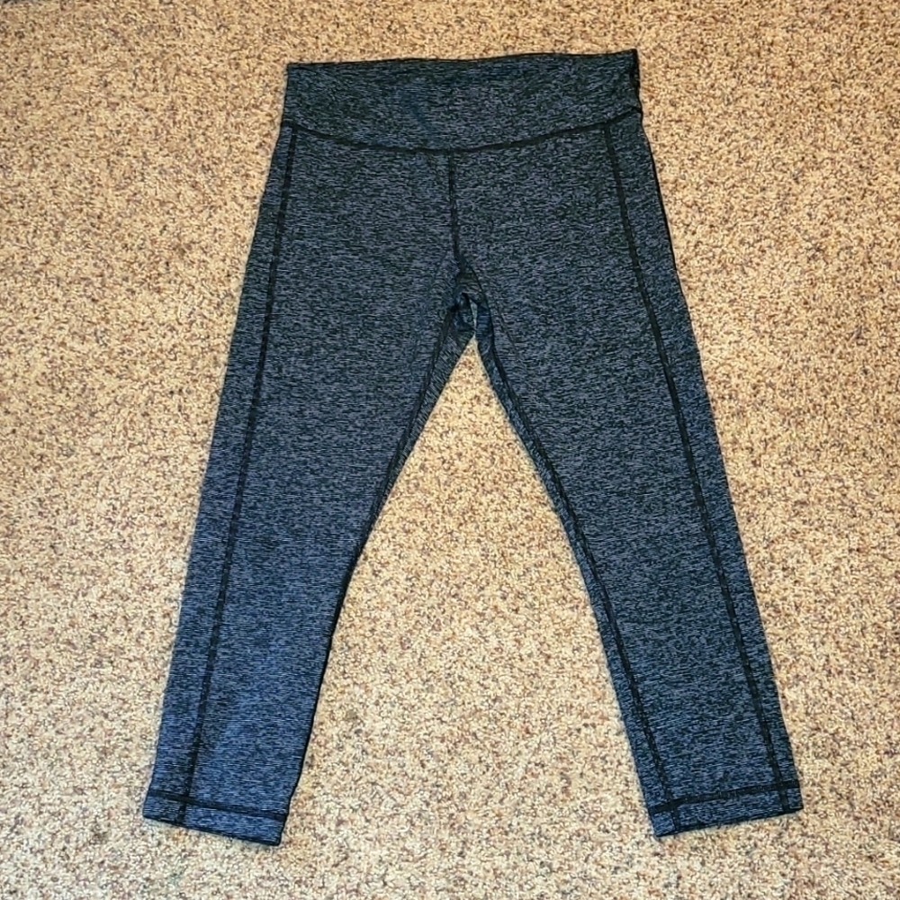 Under Armour black space dyed cropped leggings small
